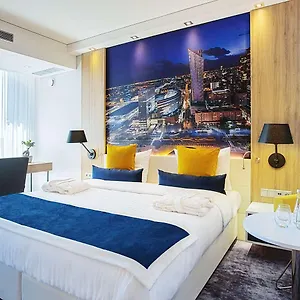 **** Hotel Golden Tulip Airport Polska